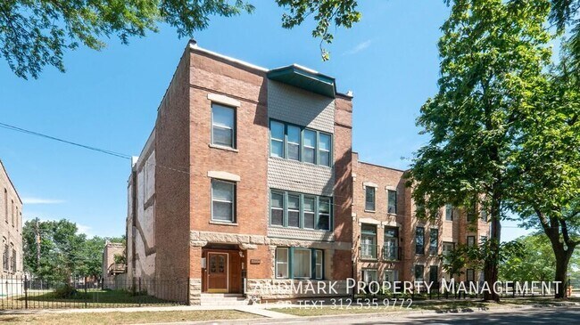 Primary Photo - 4351 S St Lawrence Ave