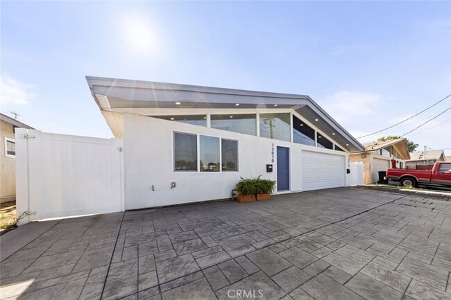 Building Photo - 13010 Hartland St