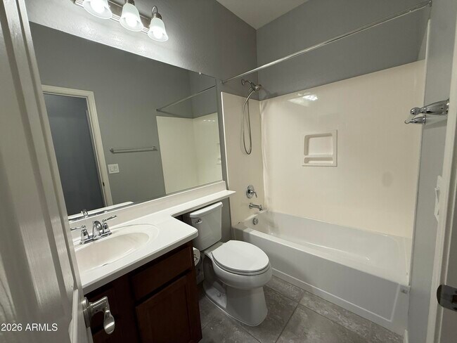 Building Photo - 1501 W Buckeye Tree Ave