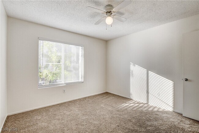 Building Photo - 7100 W Pirates Cove Rd