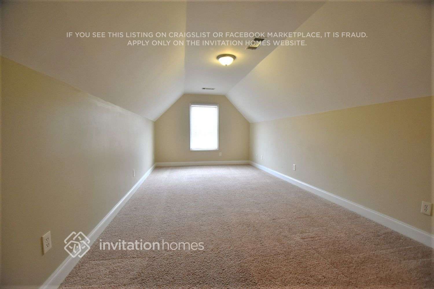 Building Photo - 9207 Golfview Cir