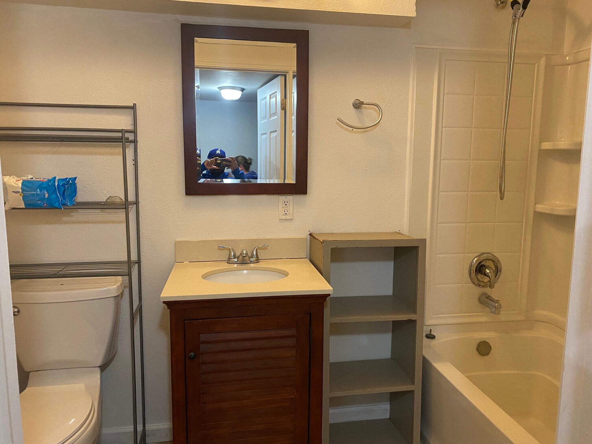 Bathroom - 1468 Davison St