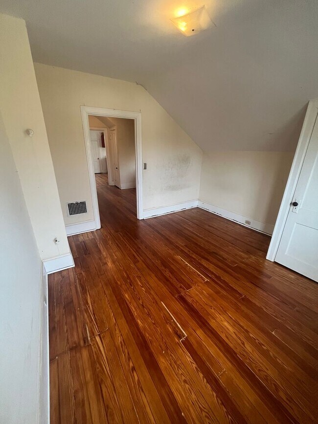 Building Photo - 3523 Clifton Ave