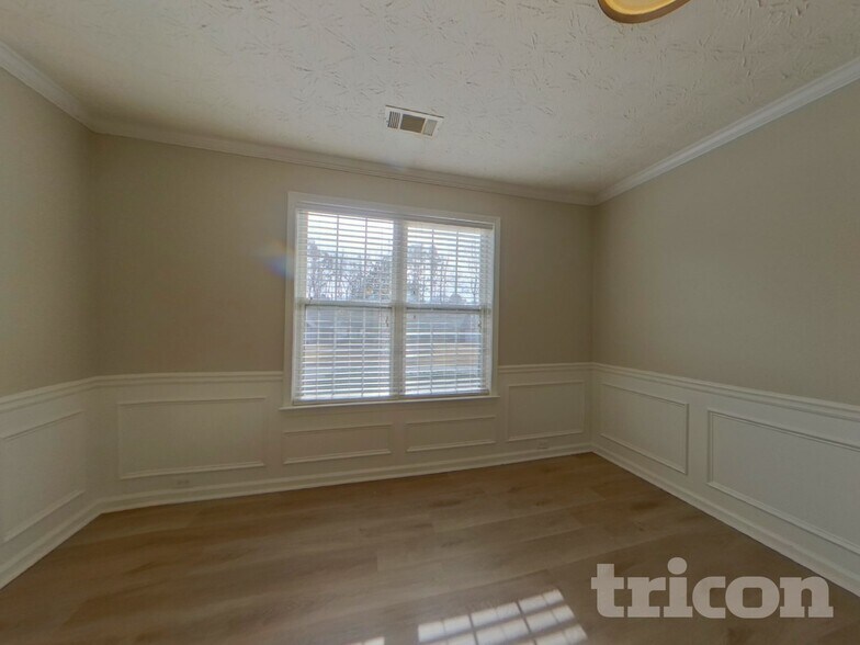 Building Photo - 3575 Wake Robin Way