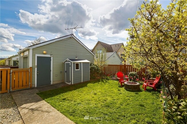 Building Photo - Beacon Hill 3bed 2.5bath Home