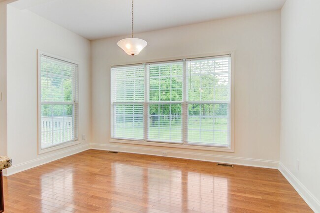 Building Photo - Charming 4 Bed, 3.5 Bath Modern Farmhouse on Expansive Land – Prime Location!