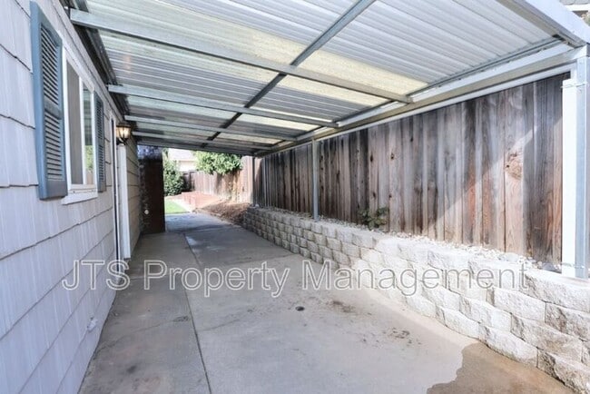 Building Photo - 9221 Rock Canyon Way