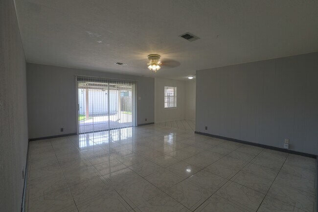Building Photo - 3118 Flamborough Dr