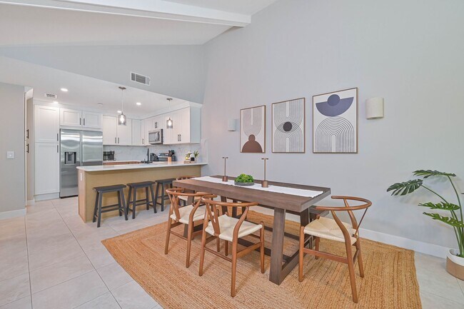 Building Photo - 6386 Royal Woods Dr