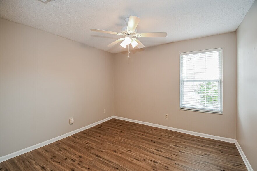 Building Photo - 3709 Foxcroft Rd