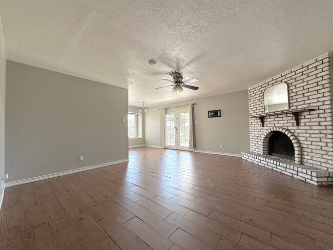 Building Photo - West El Paso 3 bed refrig A/C Home