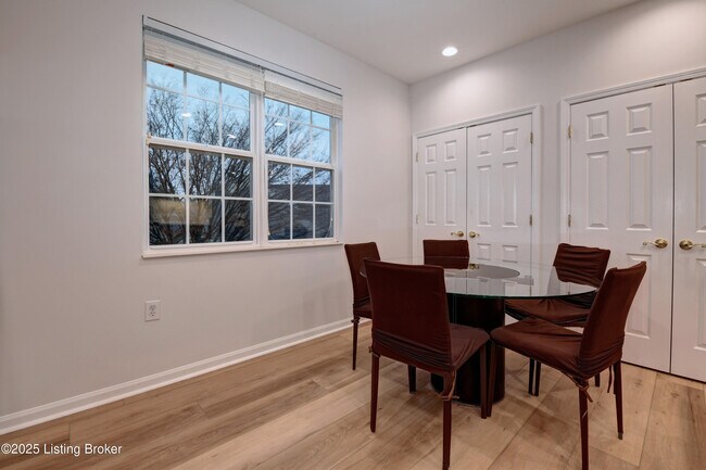 Building Photo - 5028 Ardossan Square