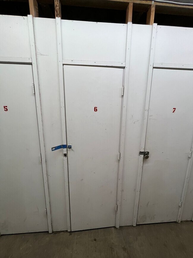 Building Photo - 1535 SW Clay St