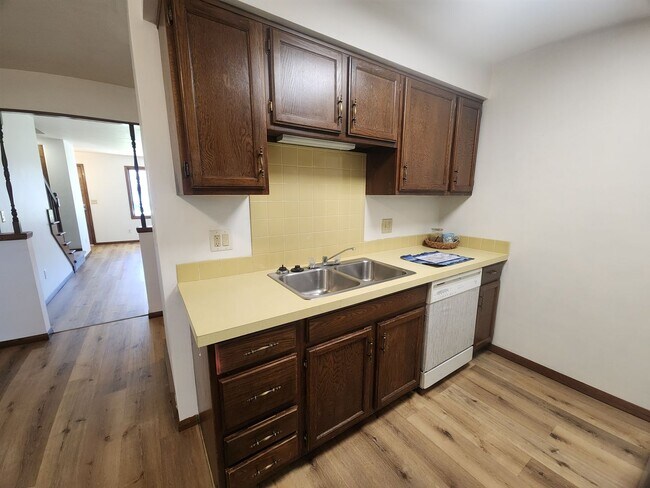 Building Photo - 706-708 N. Hawthorne Dr.