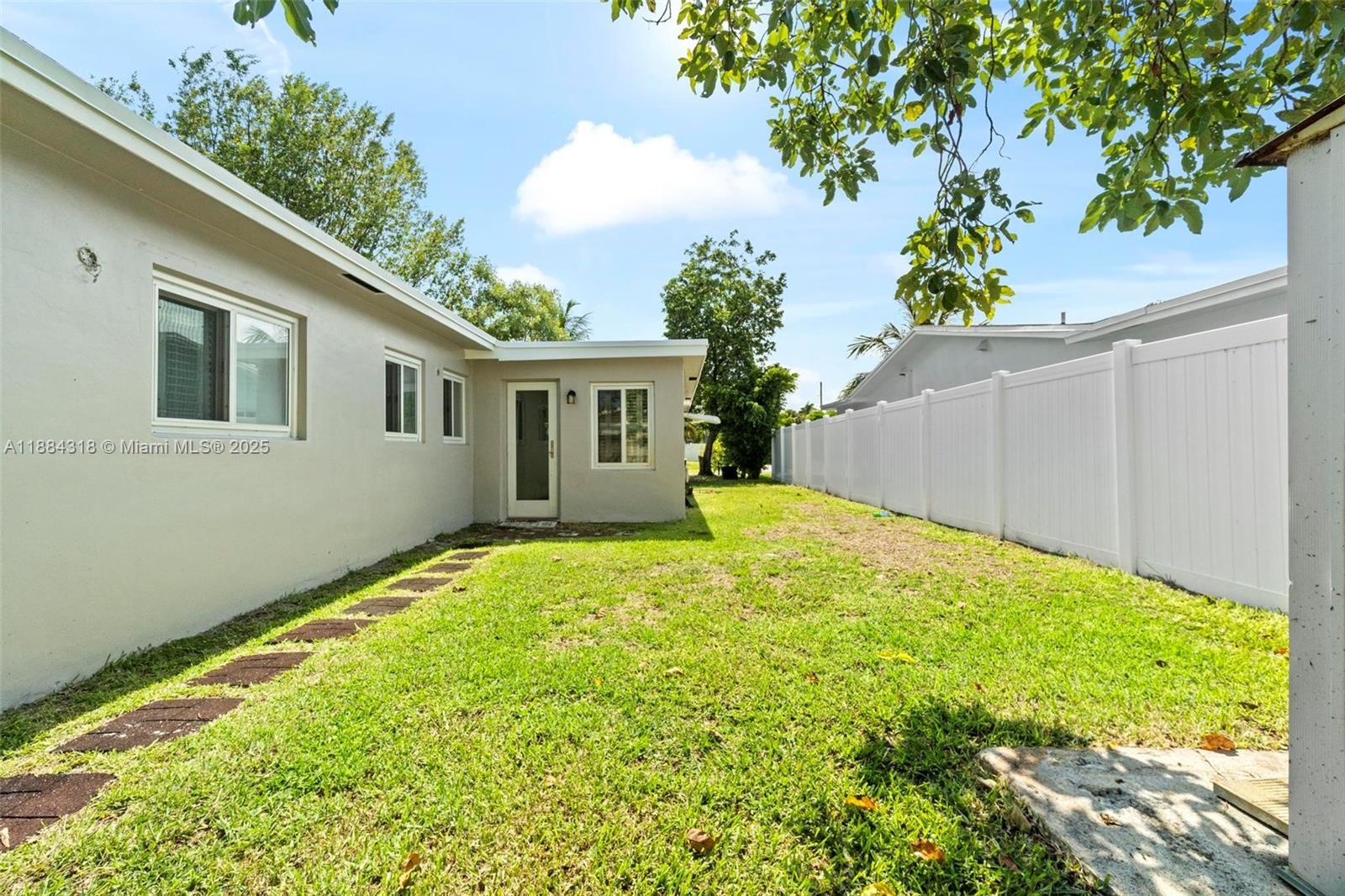 Building Photo - 838 NW 10th Ave