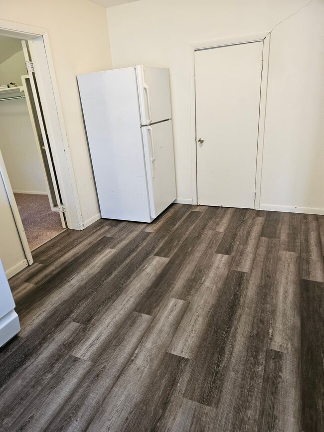 Building Photo - Two Bedroom One Bath House in Portage