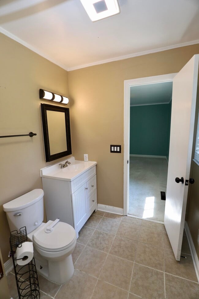 Building Photo - 549 Pringle Dr