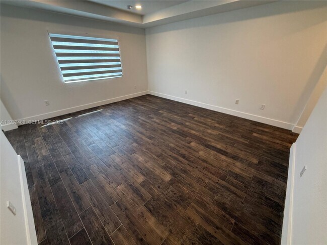 Building Photo - 107 SE 22nd Terrace