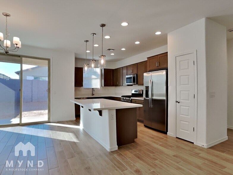 Building Photo - 9967 W Whitton Ave