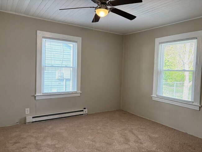 Building Photo - 2 Bedroom, 1 Bathroom House in High Point!