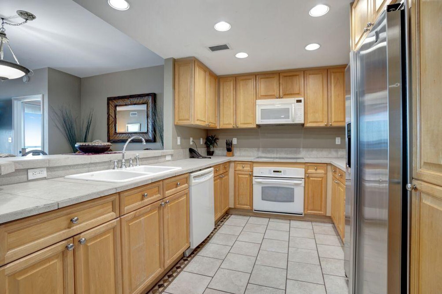 Building Photo - 2 Portofino Dr