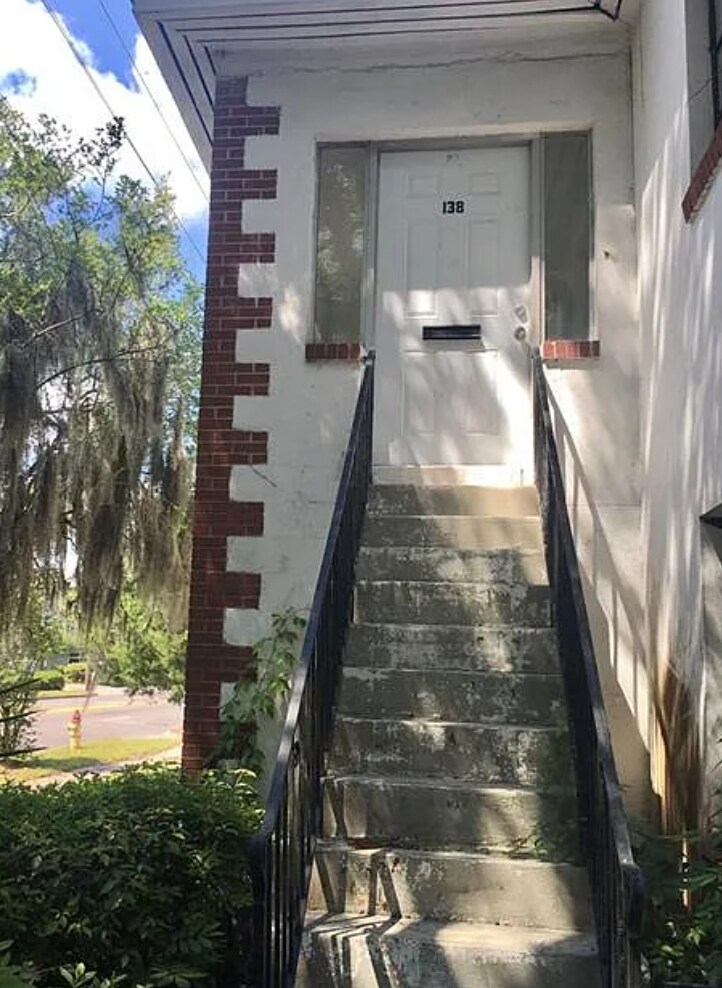 Entrance - 138 W 51st St