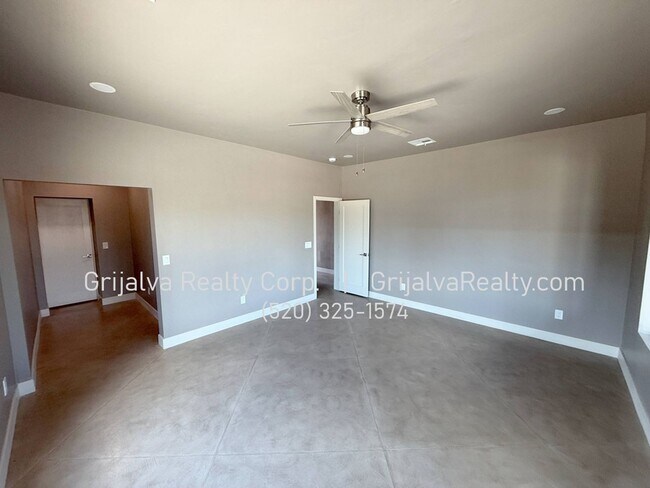 Building Photo - 3861 E 3rd St