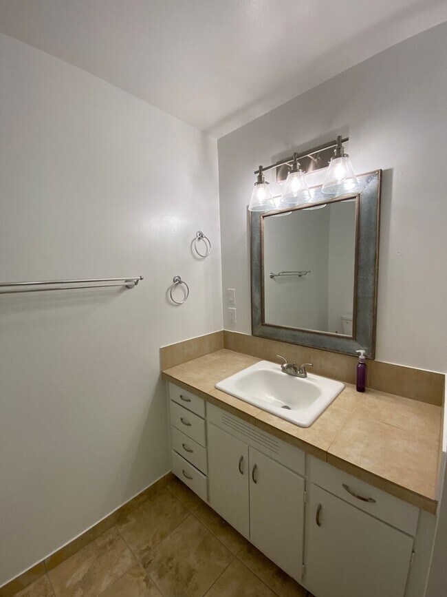 Building Photo - 355irv