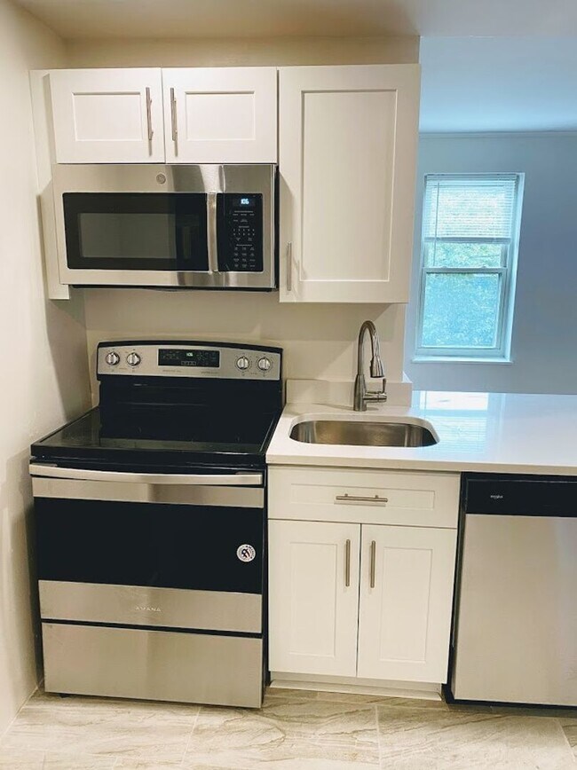 Building Photo - 5603 Fair Oaks St