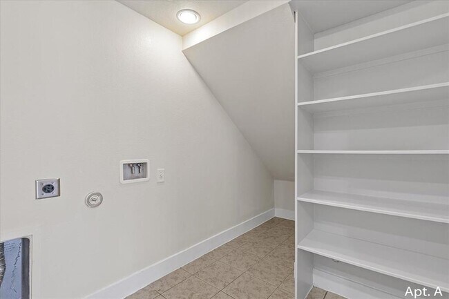 Building Photo - 2225 Katy Ln