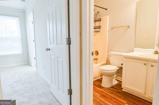 Building Photo - 105 N Oakland Cir