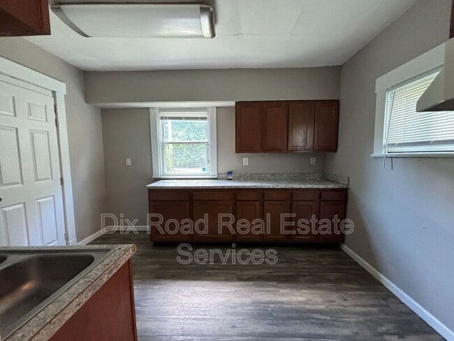 Building Photo - 1501 Viola Ave
