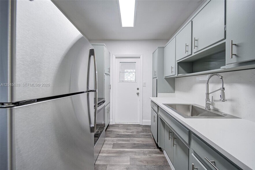 Building Photo - 6565 Santona St