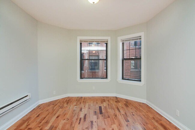 Building Photo - 4420 N Wolcott Ave