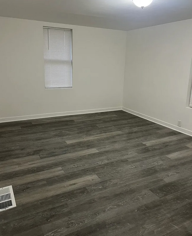 Building Photo - 2001 Hogback Rd