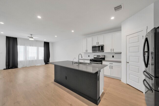 Building Photo - 31855 Hallington Hl Ln