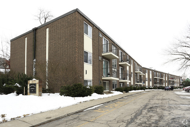 Primary Photo - Franklin House Apartments