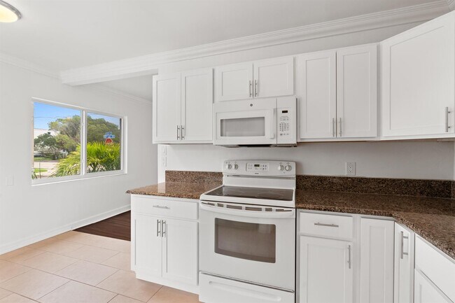 Building Photo - 5715 N Flagler Dr