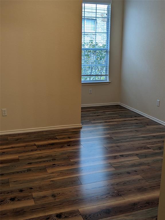Building Photo - 16100 S Great Oaks Dr