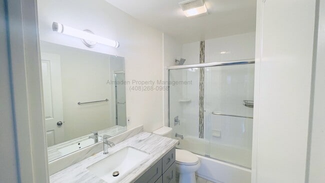 Building Photo - Remodeled Home in Great Location w/ Award Winning Schools & Central A/C!! Pets Negotiable!