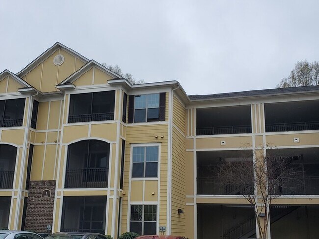 Building Photo - B3 2bed, 2 bath