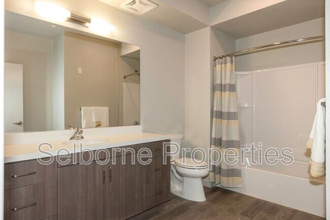 Building Photo - 5239 Claremont Ave