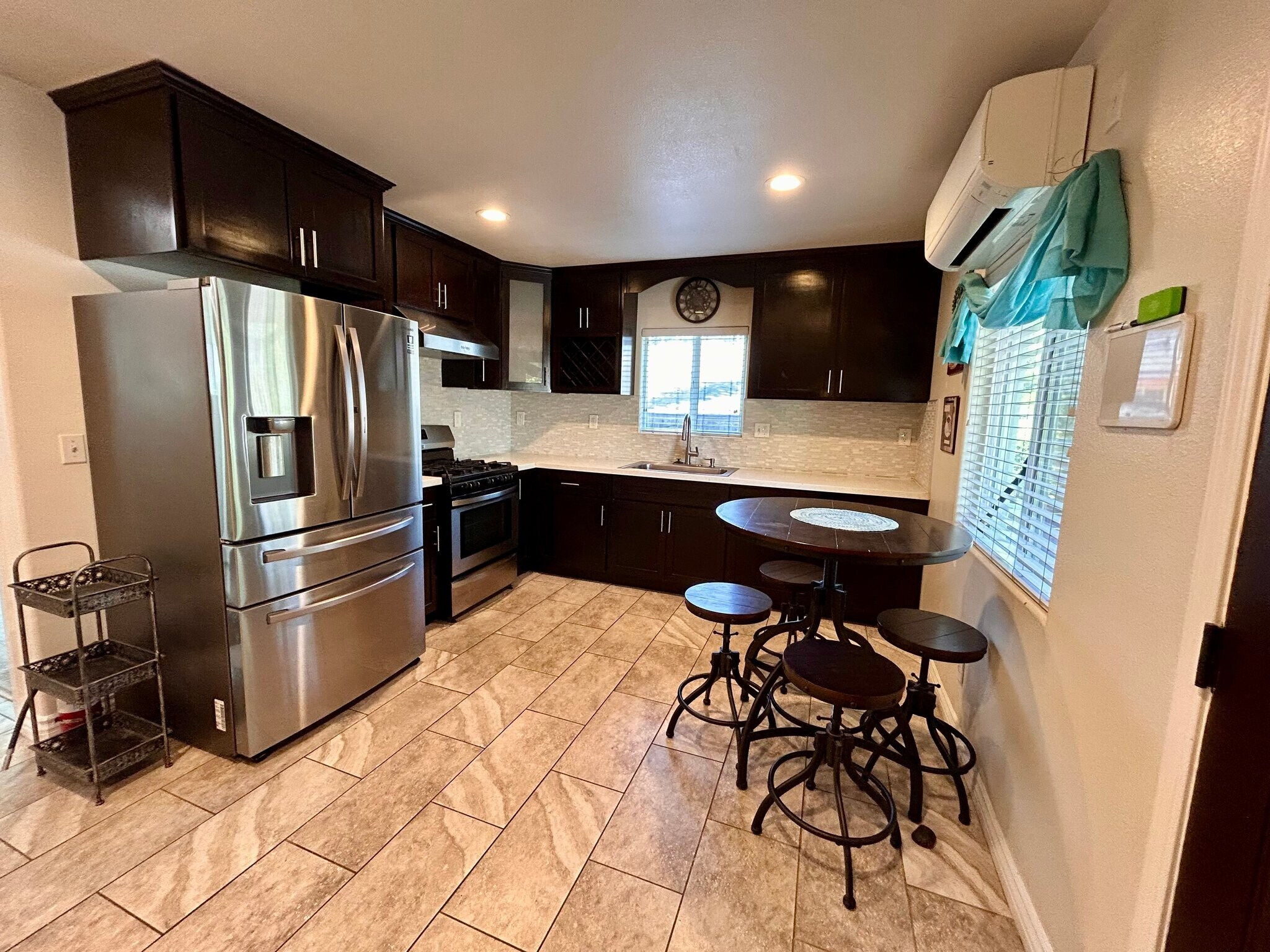 Building Photo - 1366 N Soto St