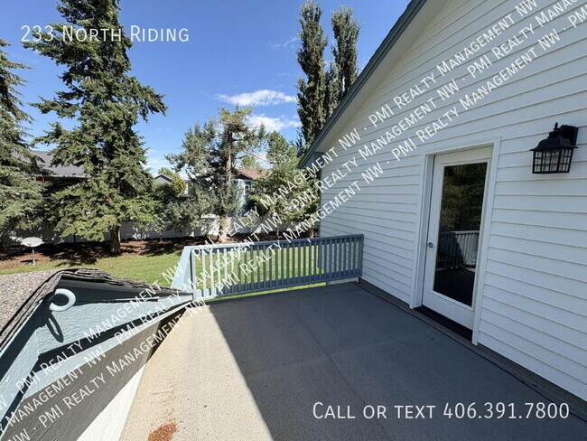 Building Photo - 233 North Riding-