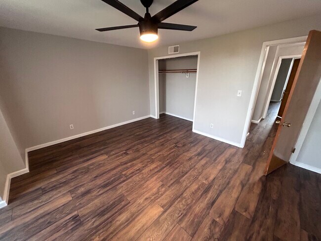 Building Photo - 2 School St