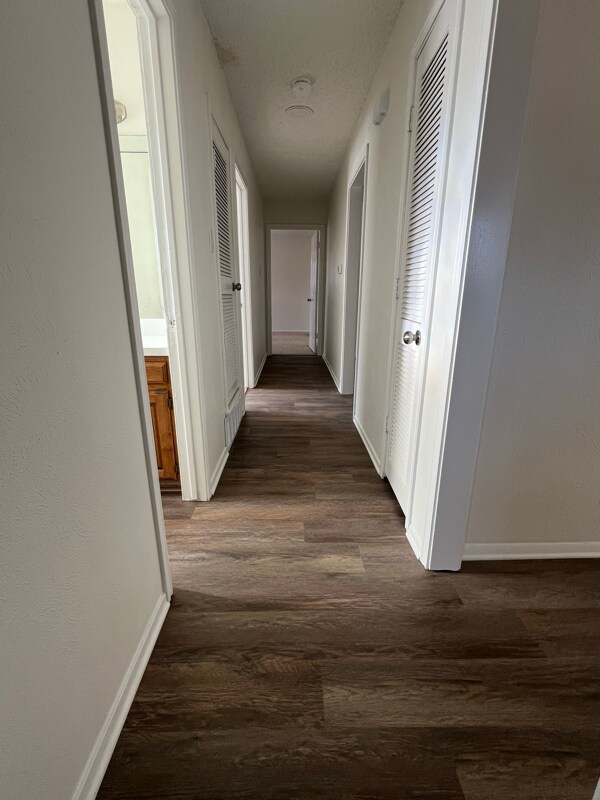 Building Photo - 817 Wade Dr