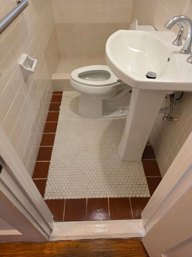 Building Photo - 301 Park Ave