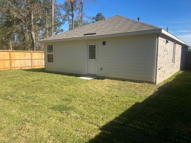 Building Photo - 18567 Autumn Hts Ln