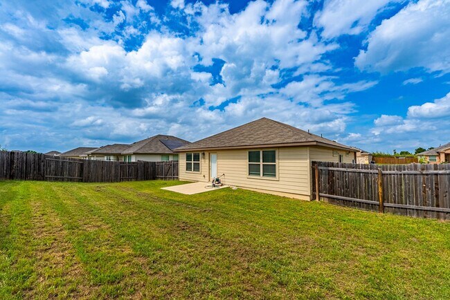 Building Photo - Experience Luxury Living: Perfect Blend of Comfort & Style in Your Dream Home! Schedule Viewing Now!