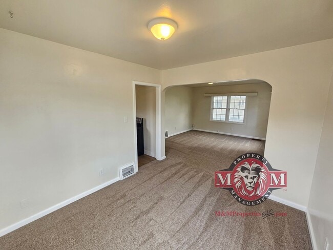 Building Photo - Remodeled 2 Bd 1.5 Ba Home in Sandy